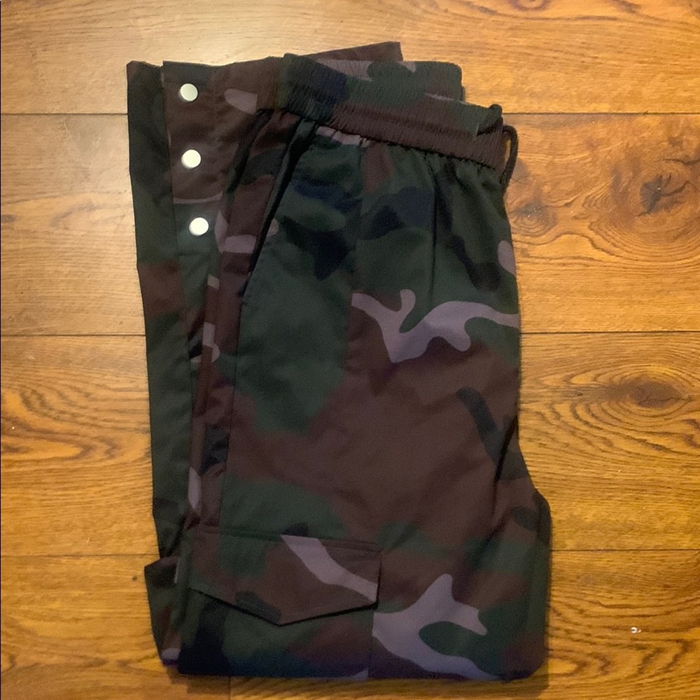 SHEIN Green and Brown Cargo Pants with Relaxed Fit